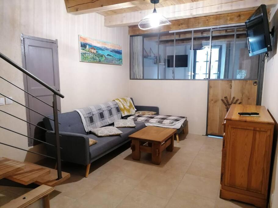 Agreable Maison De Village. Кастелан Екстериор снимка